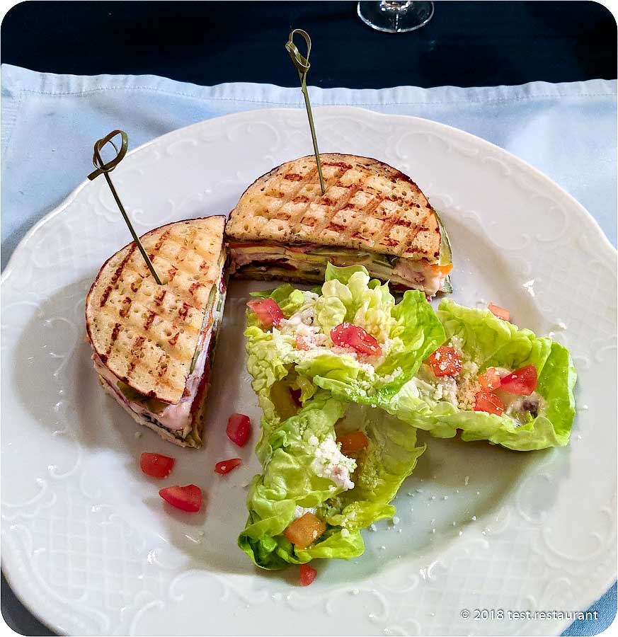 `Клаб-сэндвич «Оливье»` в `Кафе Пушкинъ` - фото блюда