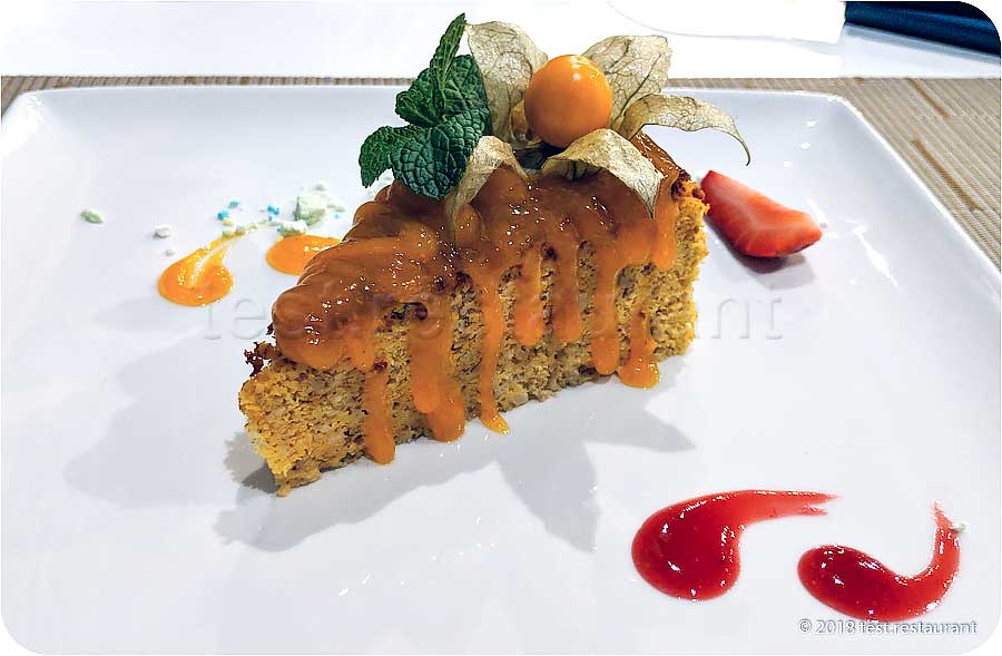 `Лёгкий морковный торт с облепиховым соусом (без глютена) 370 руб.` в `Pinzeria by Bontempi` - фото блюда