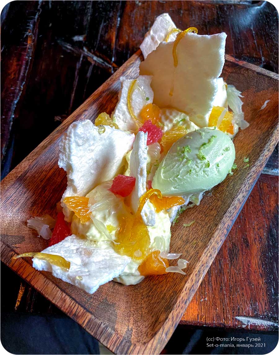 `Десерт «Разбитое корыто» с меренгой, лаймовым мороженым и цитрусами` в `Фаренгейт (Fahrenheit)` - фото блюда