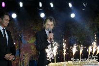 Директор Юности Андрей Зубков у праздничного торта! - фото