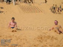 Песчаный пляж на берегу Нила в Египте - фото
