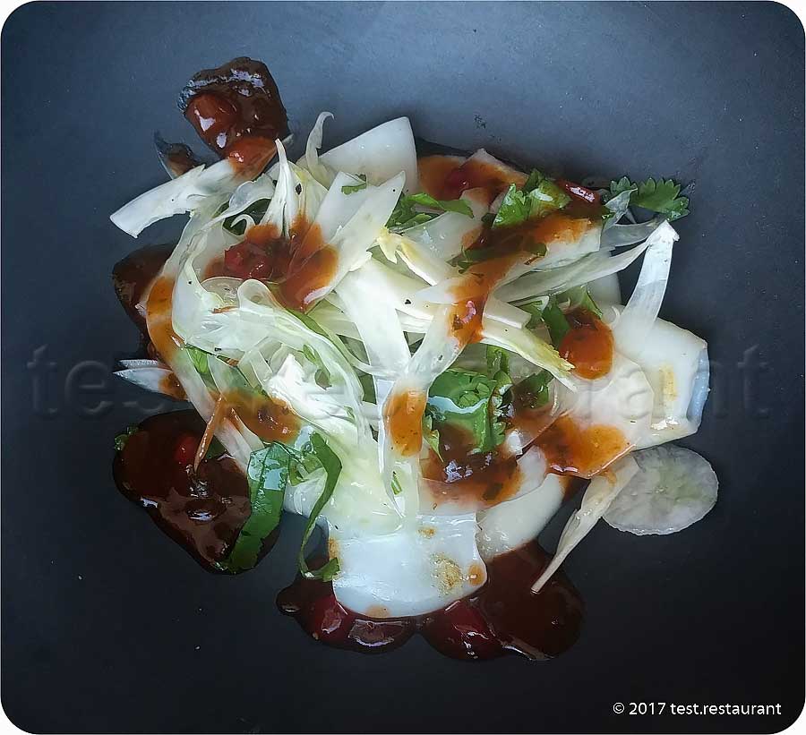 `Фенхель, кальмар, петрушка и лайм` в `Mushrooms` - фото блюда