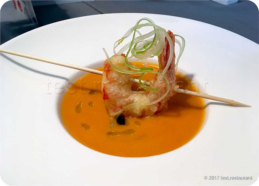 `Суп биск с тигровой креветкой и бальзамиком из инжира` в ресторан `OliOli`