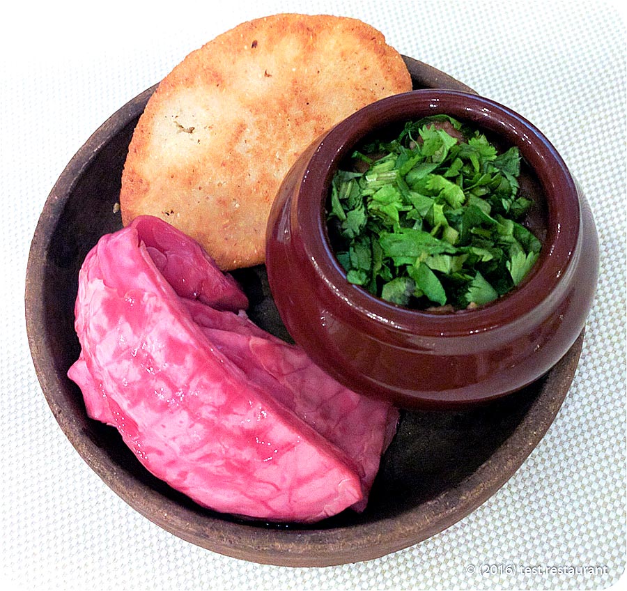 `Лобио с мчади и красной капустой` в `Арагви` - фото блюда