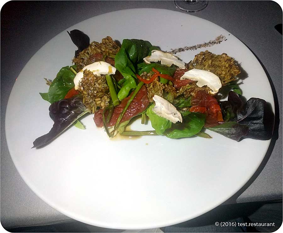 `Теплый салат с мраморной говядиной и спаржей-гриль` в `Турандот` - фото блюда