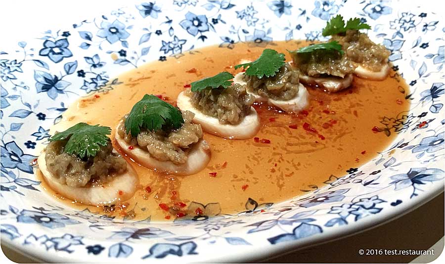`Севиче из грибов с баклажанами-мисо и соусом понзу с имбирем` в `Saxon + Parole` - фото блюда