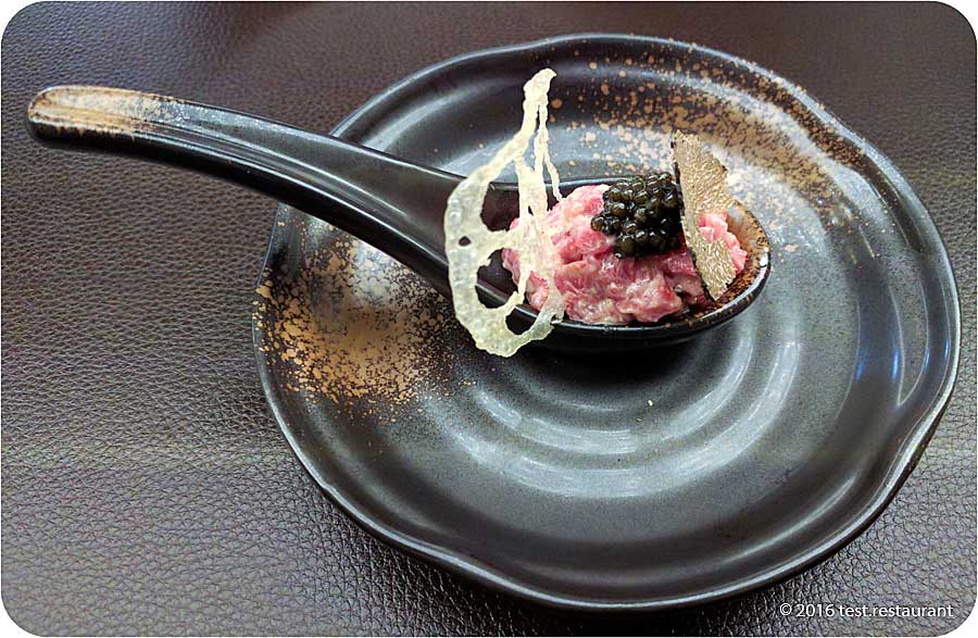 `Тартар из японской говядины вагю мраморности А4 и маринованной японской груши, приправленный кон` в ресторан `KODO`
