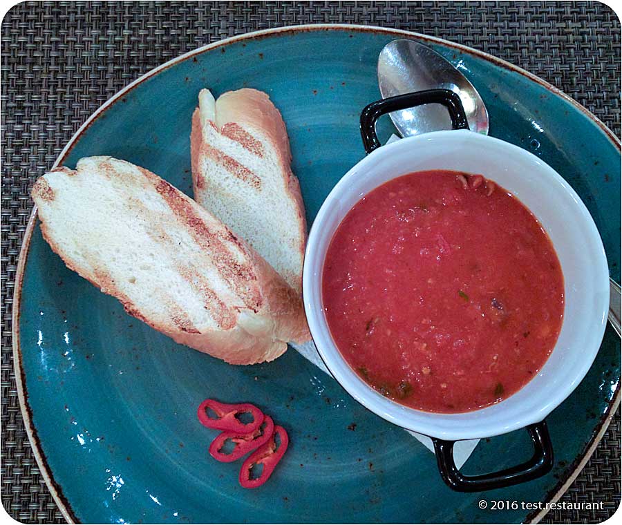 `Суп с мини-осьминогами, подается с хрустящим багетом` в ресторан `Il Forno`