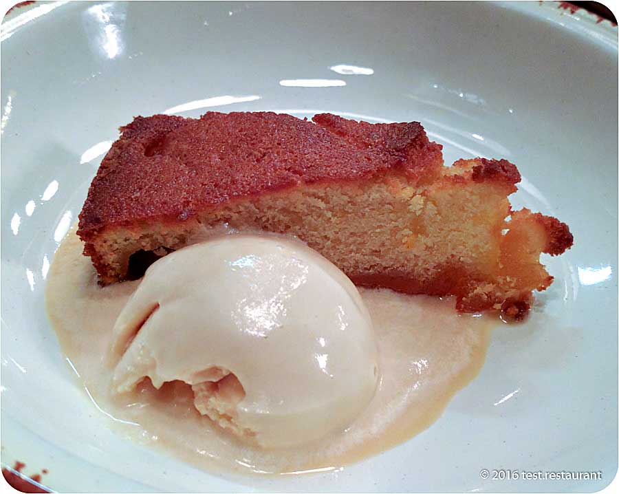 `Грушевый пирог с мороженым из халвы` в `Funny Cabany` - фото блюда