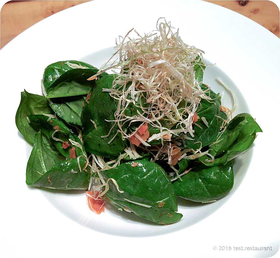 `Салат из шпината с трюфельным маслом` в `Fumisawa Sushi` - фото блюда