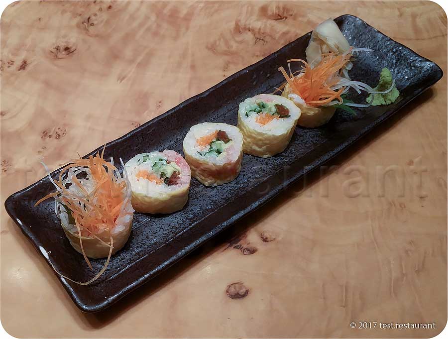 `Ролл с японской тыквой и авокадо` в `Fumisawa Sushi` - фото блюда