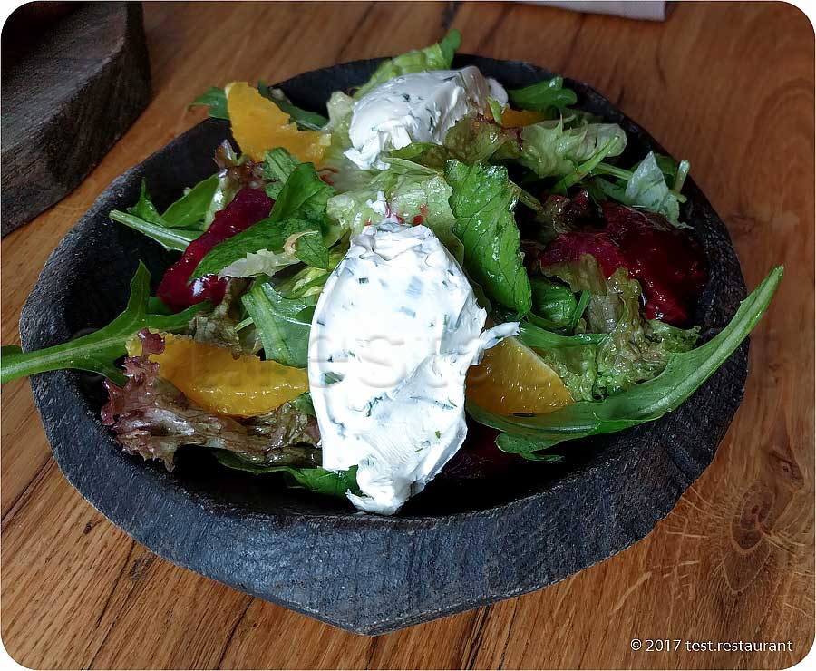 `Салат из свеклы с козьим сыром по-грузински.` в `Patara Cafe` - фото блюда