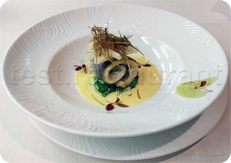 `Сибас средиземноморский со шпинатом и салсифаем` в `RFR Гриль` - фото блюда