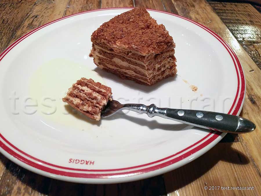 `Медовый торт. 350 руб.` в `Haggis Pub & Kitchen` - фото блюда